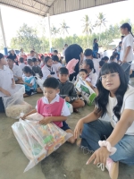 321714_0.jpg - ร่วมกันทำประโยชน์เพื่อสังคม นำสิ่งของ ไปบริจาคให้ เด็กๆ โรงเรียนบ้านชัฏหนองหมี ต.ท่าเคย อ.สวนผึ้ง จ.ราชบุรี | https://สัญจร.com