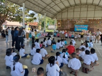 321718_0.jpg - ร่วมกันทำประโยชน์เพื่อสังคม นำสิ่งของ ไปบริจาคให้ เด็กๆ โรงเรียนบ้านชัฏหนองหมี ต.ท่าเคย อ.สวนผึ้ง จ.ราชบุรี | https://สัญจร.com