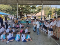 321730_0.jpg - ร่วมกันทำประโยชน์เพื่อสังคม นำสิ่งของ ไปบริจาคให้ เด็กๆ โรงเรียนบ้านชัฏหนองหมี ต.ท่าเคย อ.สวนผึ้ง จ.ราชบุรี | https://สัญจร.com