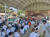 321735_0.jpg - ร่วมกันทำประโยชน์เพื่อสังคม นำสิ่งของ ไปบริจาคให้ เด็กๆ โรงเรียนบ้านชัฏหนองหมี ต.ท่าเคย อ.สวนผึ้ง จ.ราชบุรี | https://สัญจร.com