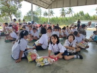 321776_0.jpg - ร่วมกันทำประโยชน์เพื่อสังคม นำสิ่งของ ไปบริจาคให้ เด็กๆ โรงเรียนบ้านชัฏหนองหมี ต.ท่าเคย อ.สวนผึ้ง จ.ราชบุรี | https://สัญจร.com